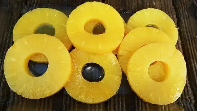 Canned pieapple rings