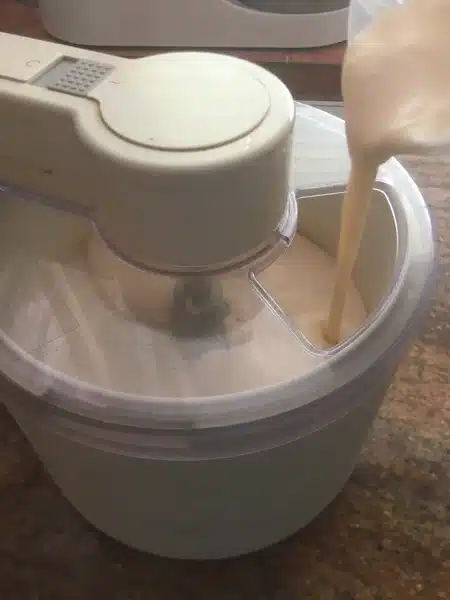 Pree-freeze ice cream maker working 
